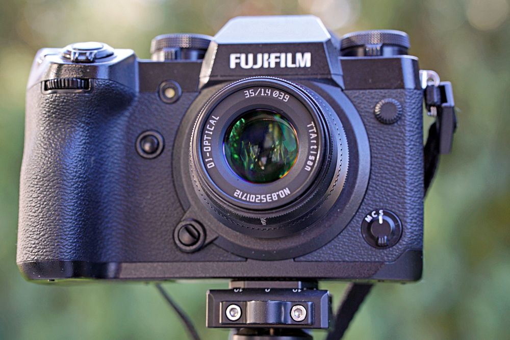 TTArtisan 35mm F1.4 Fujifilm X H1 Front WO Hood