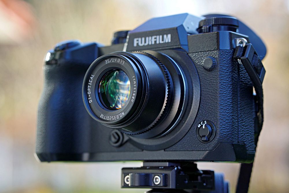 TTArtisan 35mm F1.4 Fujifilm X H1 Side