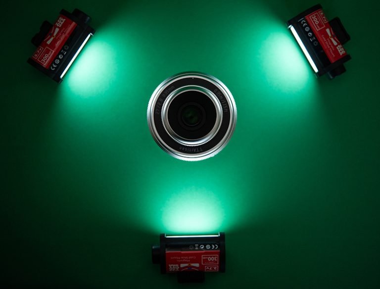 TTArtisan Mini Magnetic LED Light - praktyczne zastosowanie w ministudiu do fotografii reklamowej