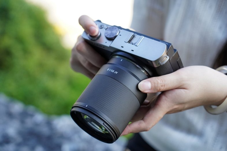 ttartisan-af-85mm-f1-8-neo-l-mount-premiera